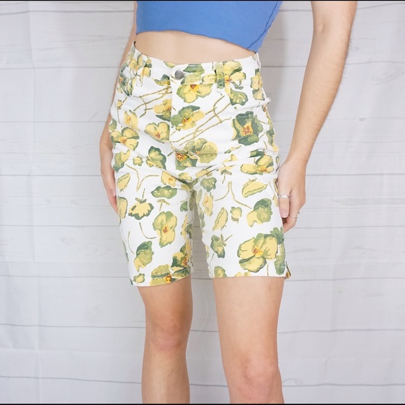 🍓VINTAGE 90s HIGH WAISTED FLORAL JEAN SHORTS🍓 - Picture 1 of 4